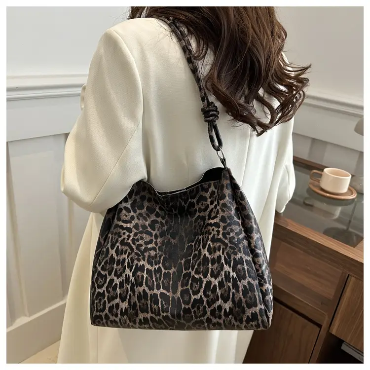 Women Leopard Print Shoulder Bag 2024 Winter New — feature 11