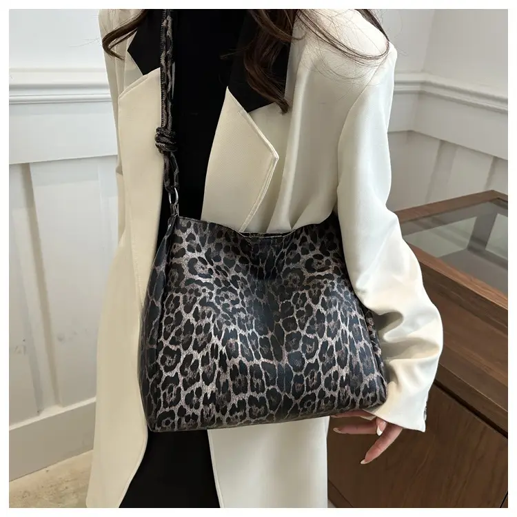 Women Leopard Print Shoulder Bag 2024 Winter New — feature 13