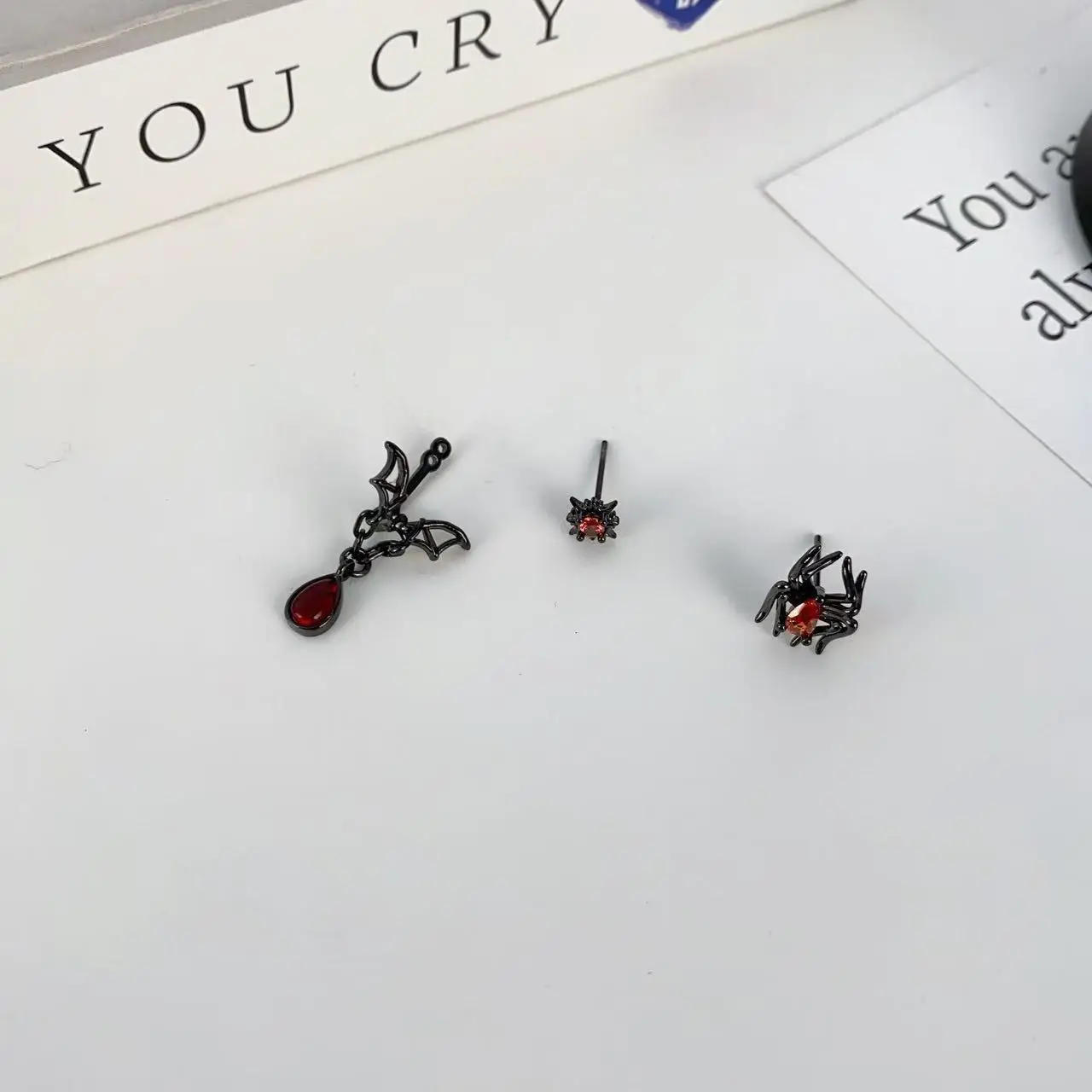 High-End Women's Spider Bat Earrings Set with Red Rhinestone — feature 3