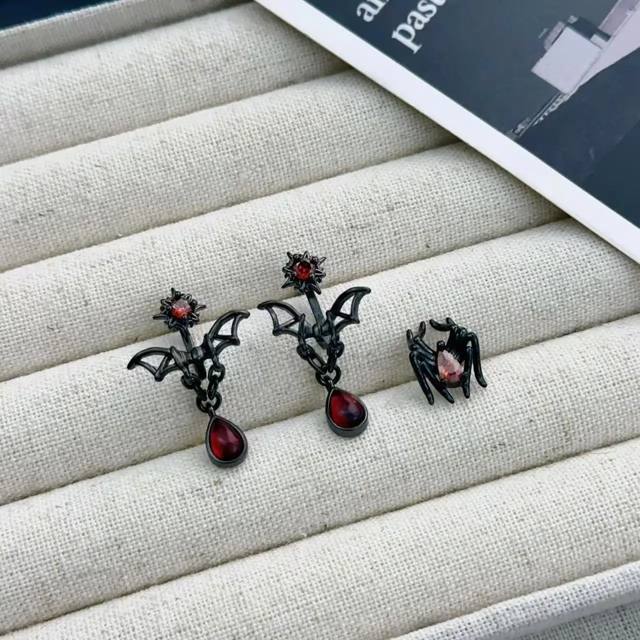 High-End Women's Spider Bat Earrings Set with Red Rhinestone — feature 4