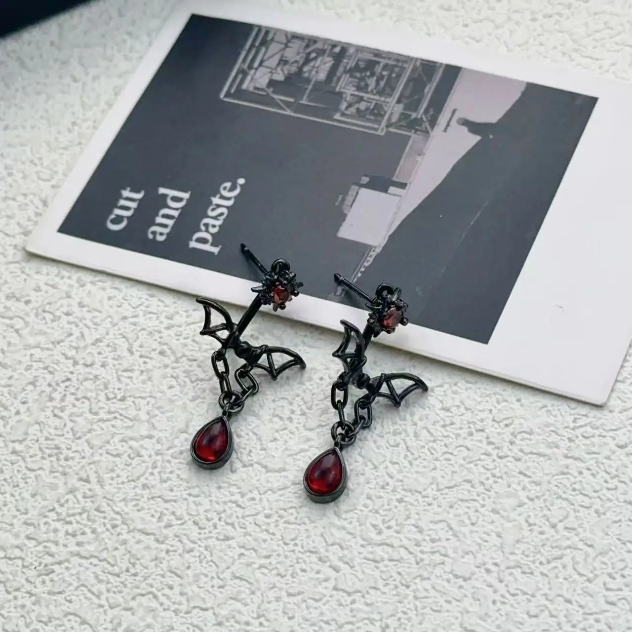 High-End Women's Spider Bat Earrings Set with Red Rhinestone — feature 5
