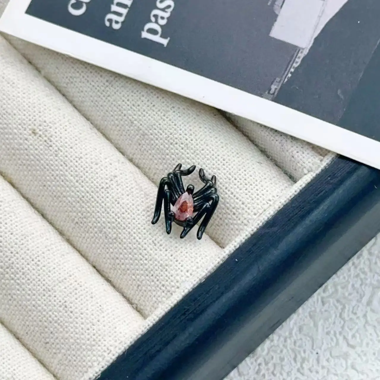 High-End Women's Spider Bat Earrings Set with Red Rhinestone — feature 7
