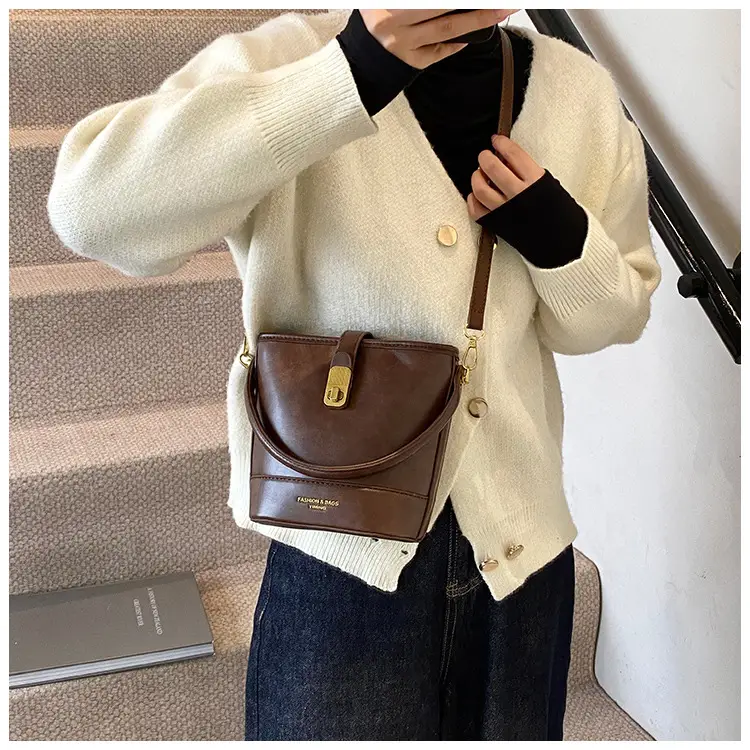 Black Leather Bucket Bag for Women 2024 Winter Shoulder Messenger — feature 10