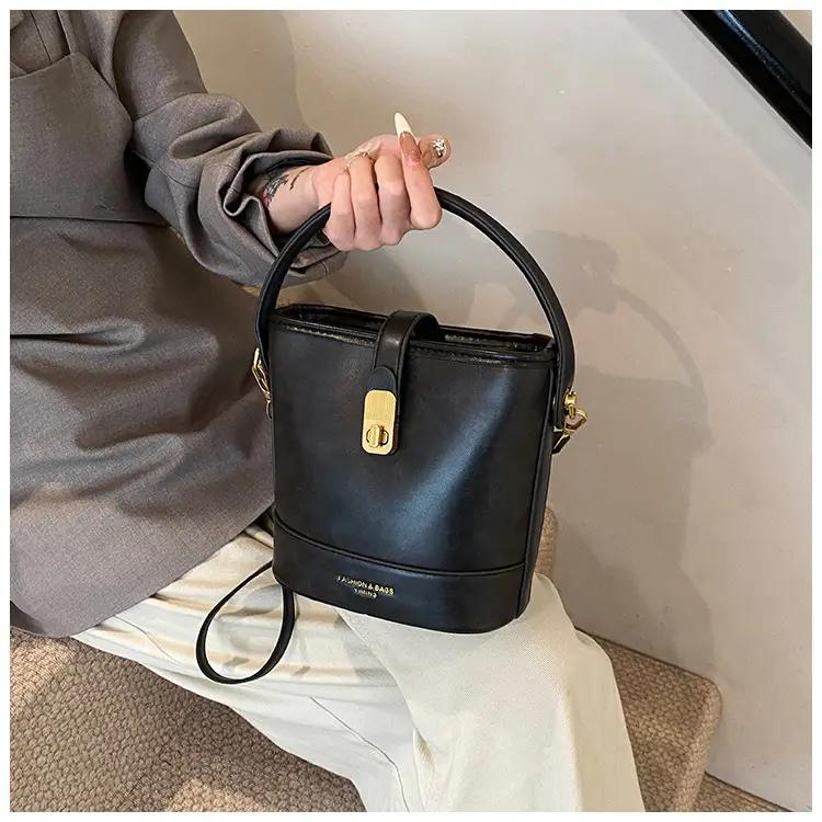 Black Leather Bucket Bag for Women 2024 Winter Shoulder Messenger — feature 14