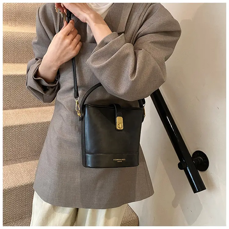 Black Leather Bucket Bag for Women 2024 Winter Shoulder Messenger — feature 15