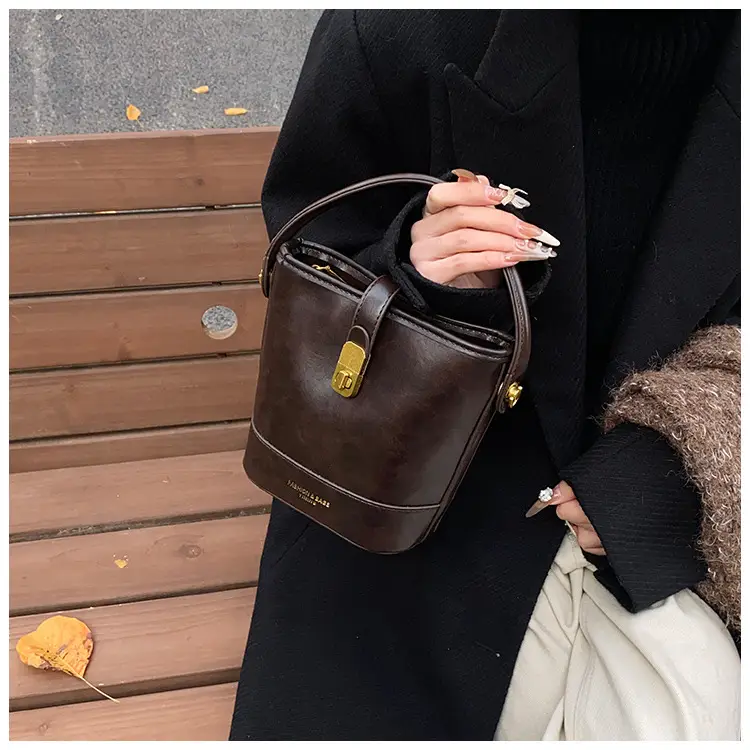Black Leather Bucket Bag for Women 2024 Winter Shoulder Messenger — feature 17