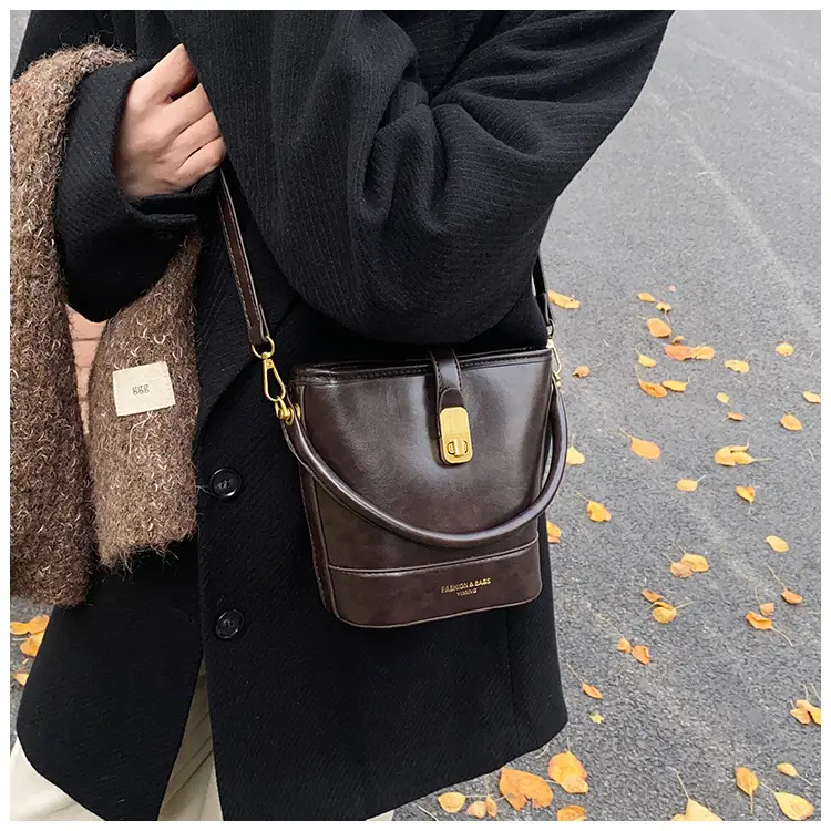 Black Leather Bucket Bag for Women 2024 Winter Shoulder Messenger — feature 18