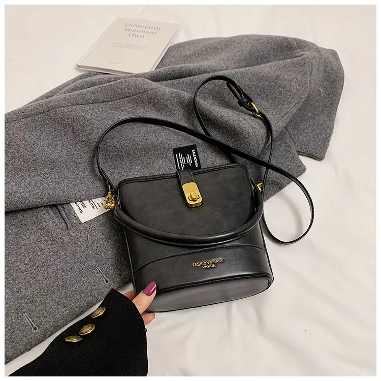 Black Leather Bucket Bag for Women 2024 Winter Shoulder Messenger — feature 25
