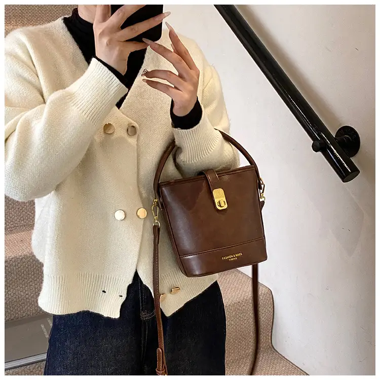 Black Leather Bucket Bag for Women 2024 Winter Shoulder Messenger — feature 8