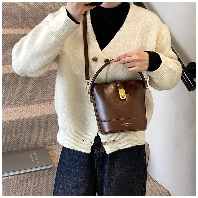Black Leather Bucket Bag for Women 2024 Winter Shoulder Messenger — feature 9