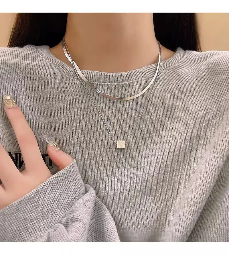 Women's Titanium Geometric Necklace Double Layer Light Luxury — feature 3