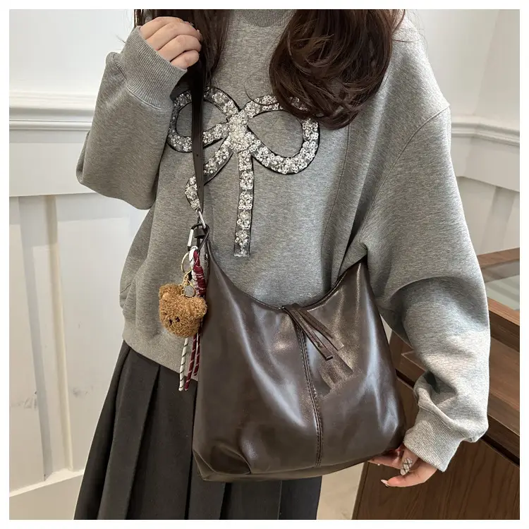 Vintage Brown Leather Shoulder Tote Bag with Pom Pom — feature 12