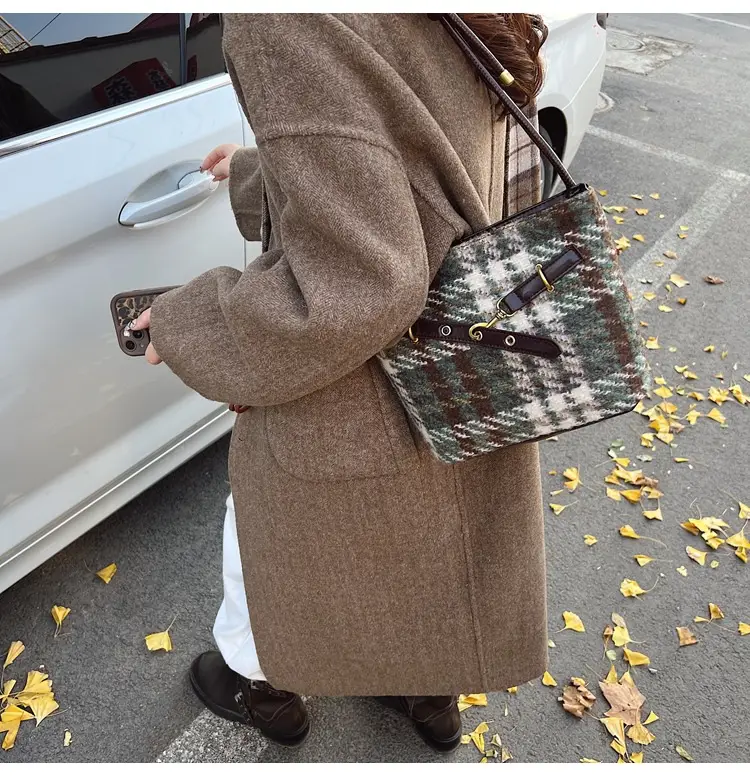 Women's Crossbody Bag Brown Retro Textured 2024 — feature 16