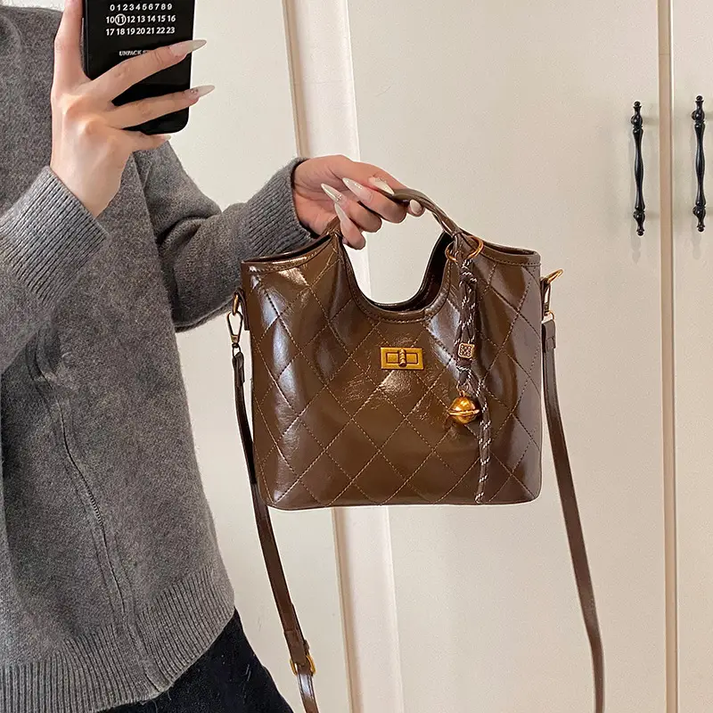 Vintage Brown Diamond Lattice Shoulder Bag for Women - Image 6