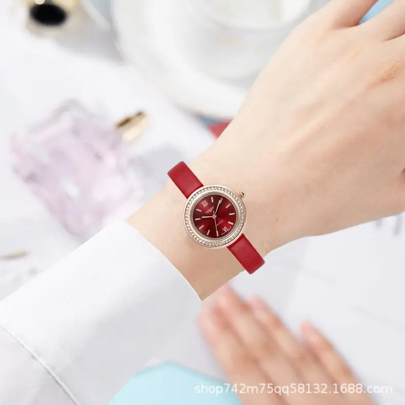Elegant Black Quartz Watch for Women — feature 8