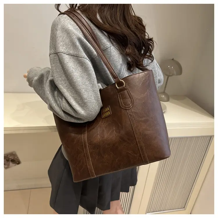Women's Black Leather Tote Bag with Shoulder Strap — feature 14