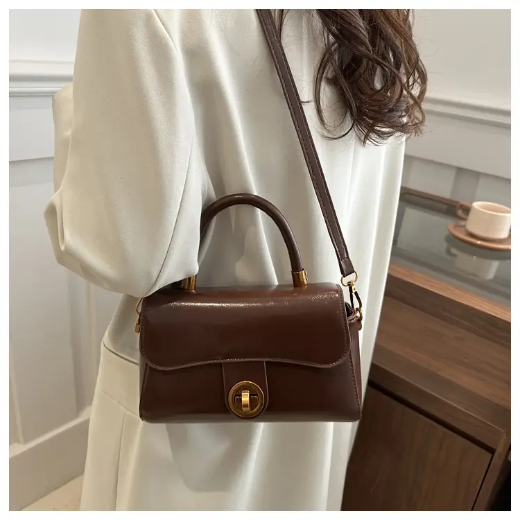 Women's Red Leather Shoulder Bag 2024 New Style — feature 13