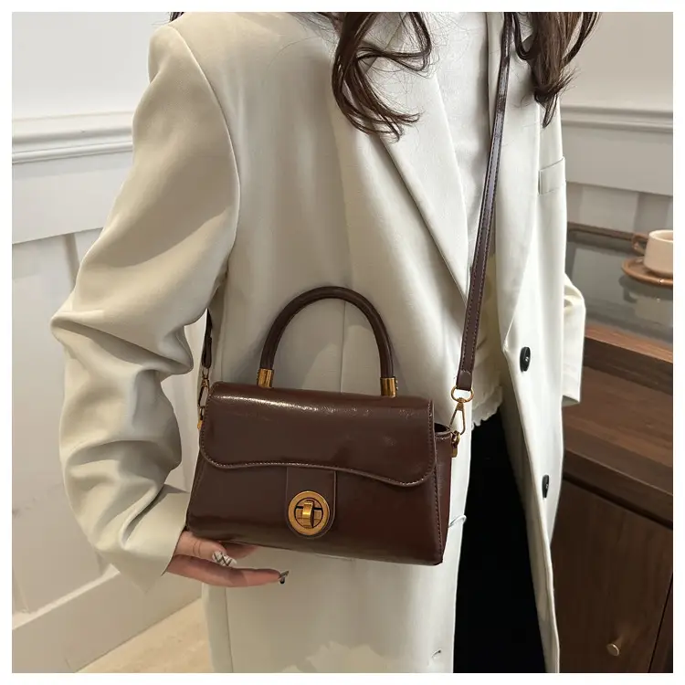 Women's Red Leather Shoulder Bag 2024 New Style — feature 14