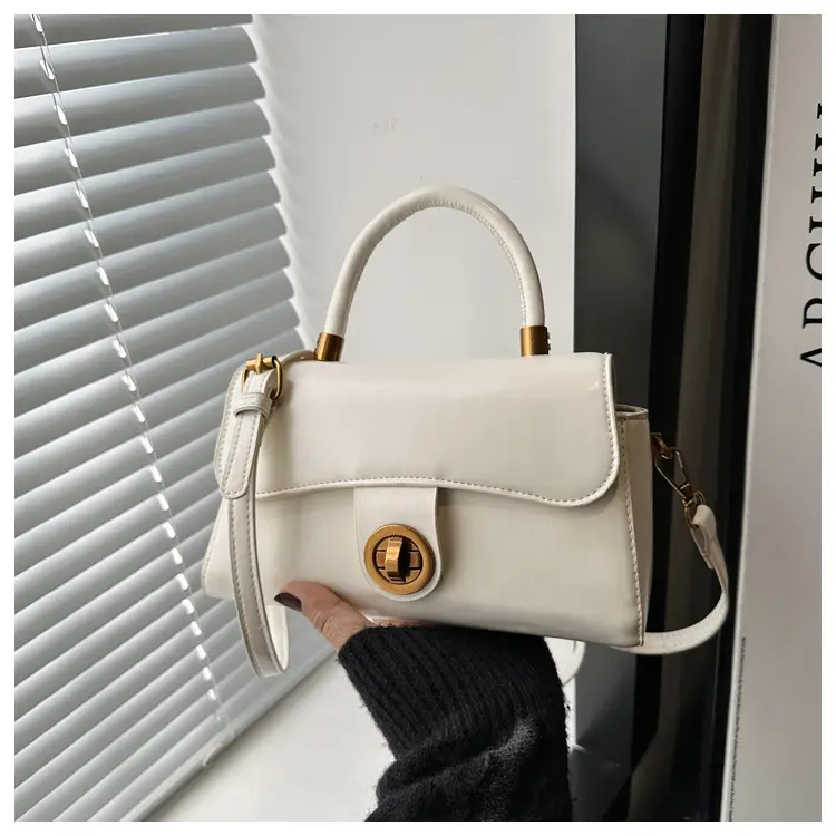 Women's Red Leather Shoulder Bag 2024 New Style — feature 17