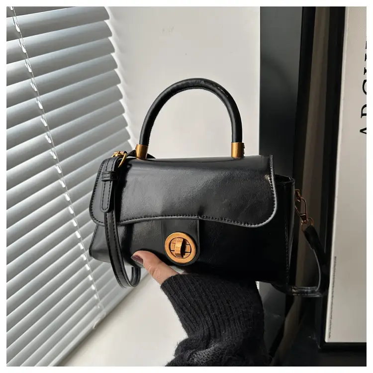 Women's Red Leather Shoulder Bag 2024 New Style — feature 18