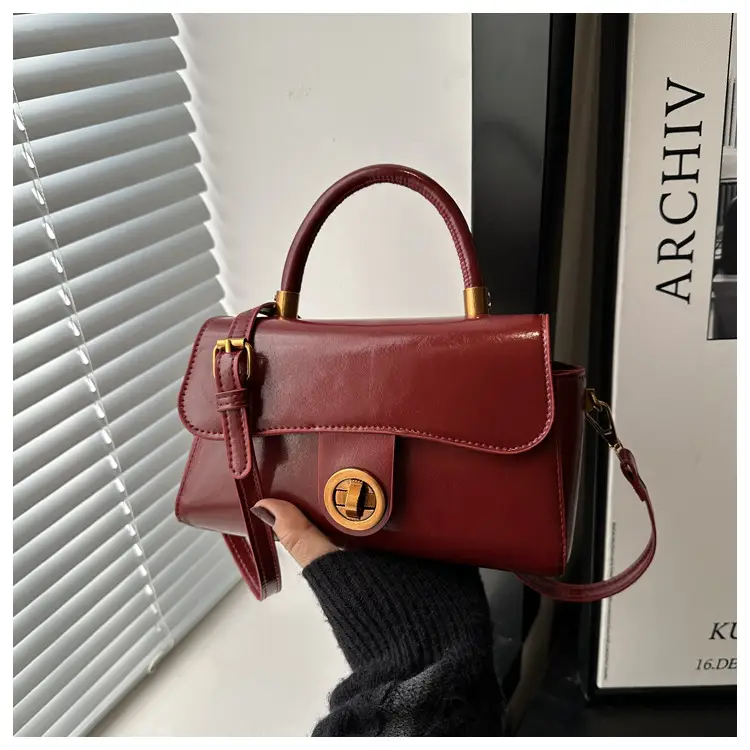 Women's Red Leather Shoulder Bag 2024 New Style — feature 19