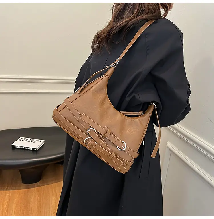 Maillard Retro Crossbody Bag Large Capacity Brown Leather — feature 12