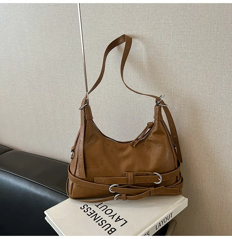 Maillard Retro Crossbody Bag Large Capacity Brown Leather — feature 20