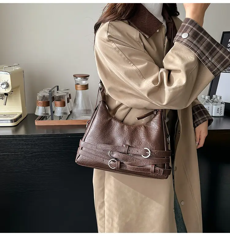 Maillard Retro Crossbody Bag Large Capacity Brown Leather — feature 7