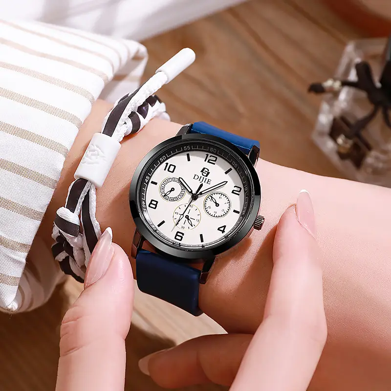 Men's Black Dial Quartz Watch with Green Silicone Band — feature 11