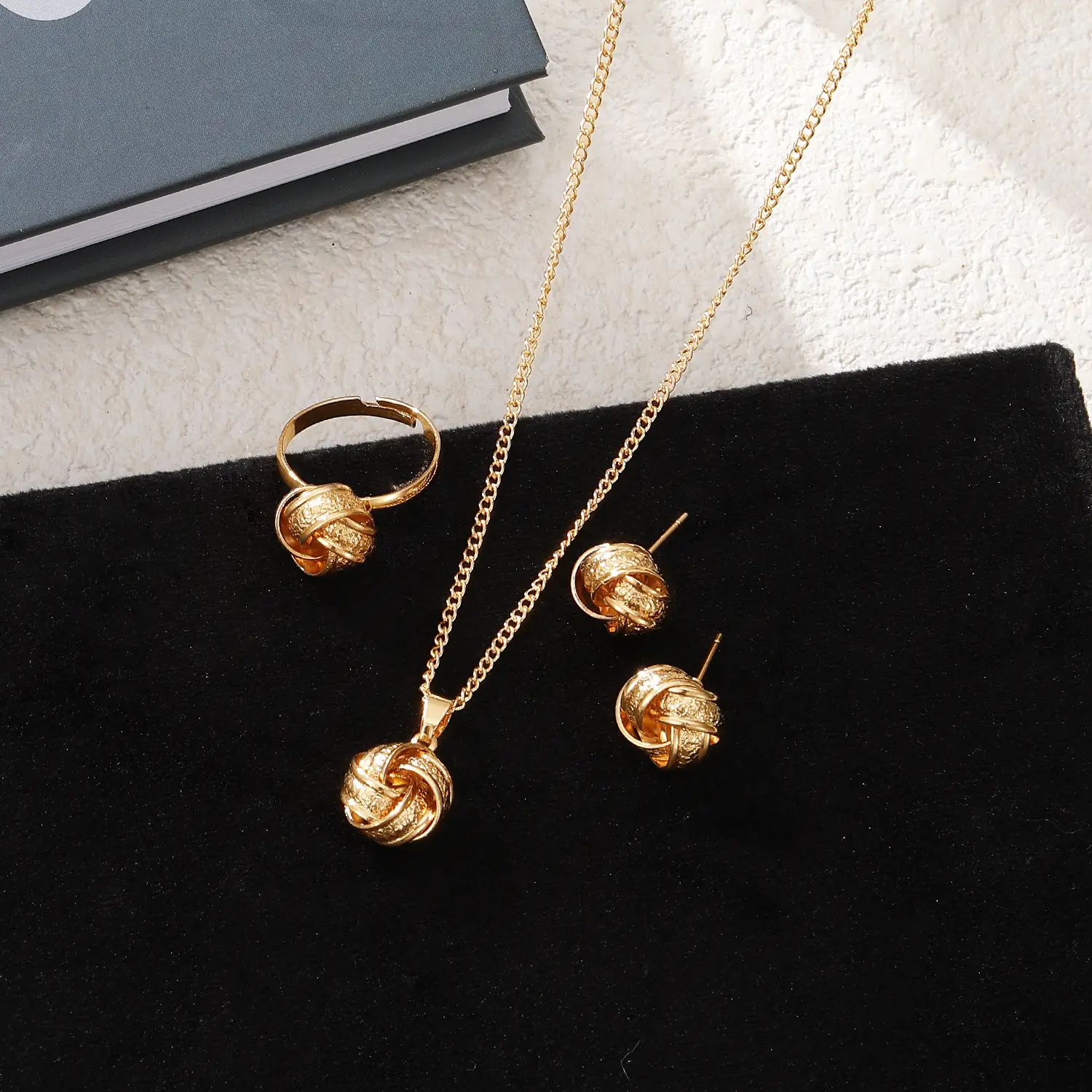 Gold Pearl Diamond Necklace Set for Women — feature 1