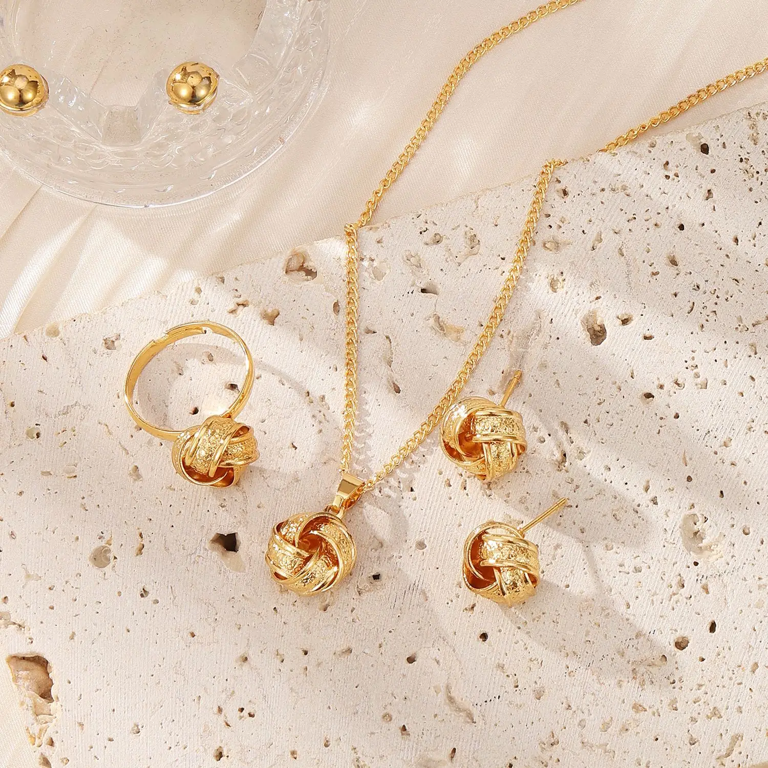Gold Pearl Diamond Necklace Set for Women — feature 12