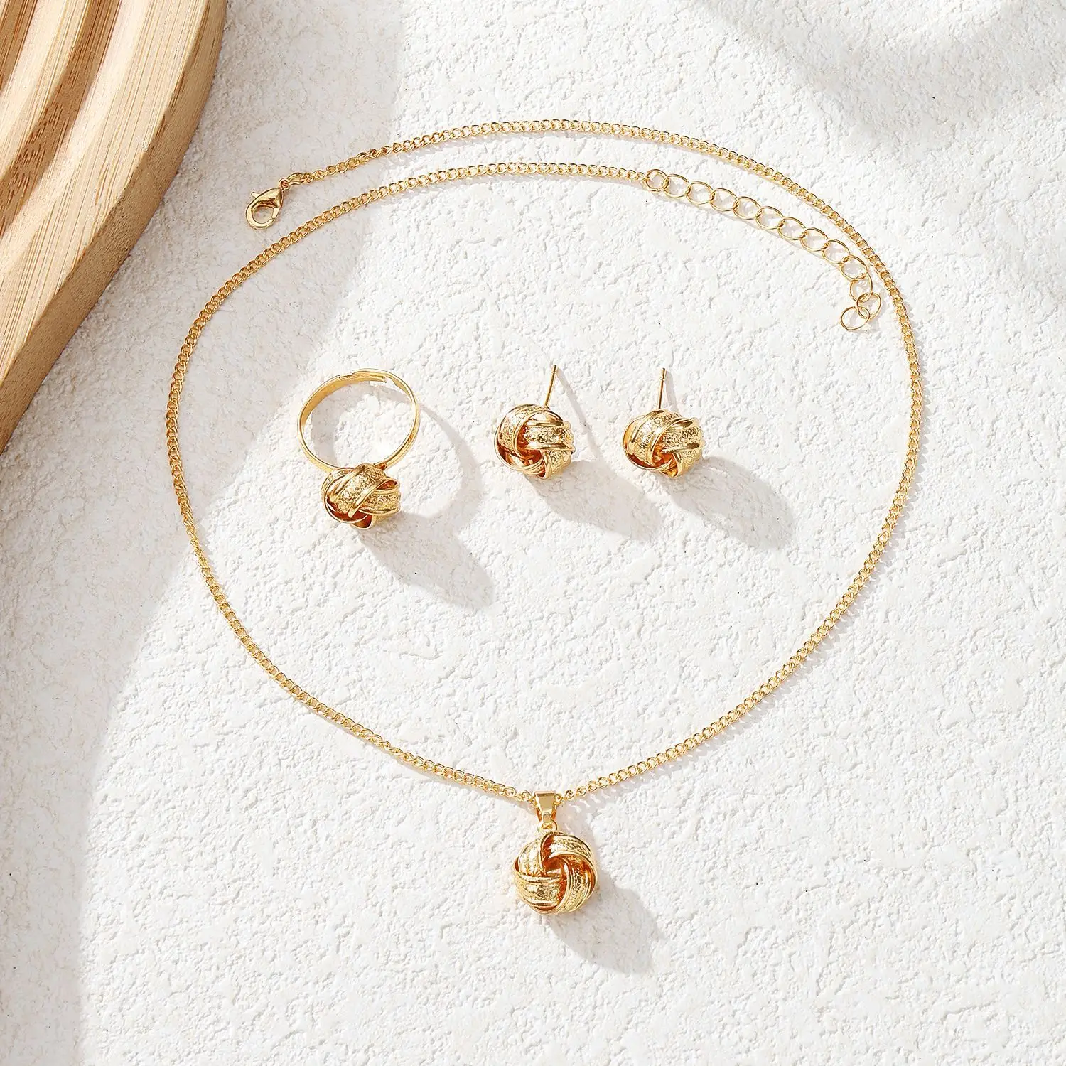 Gold Pearl Diamond Necklace Set for Women — feature 6