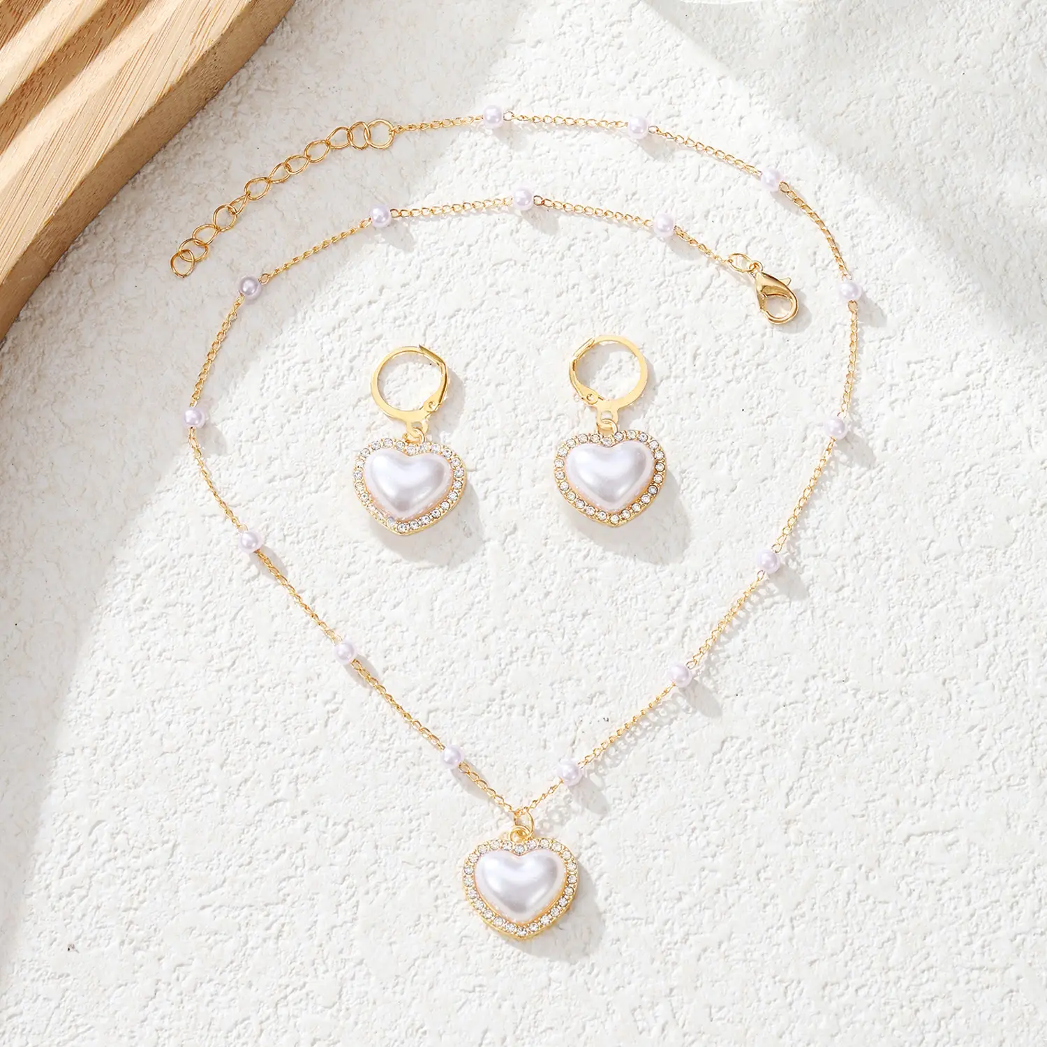 Gold Pearl Diamond Necklace Set for Women — feature 7