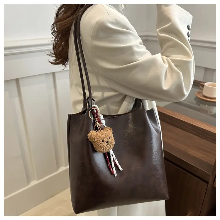 Black Leather Shoulder Bag for Women 2024 Winter — feature 11