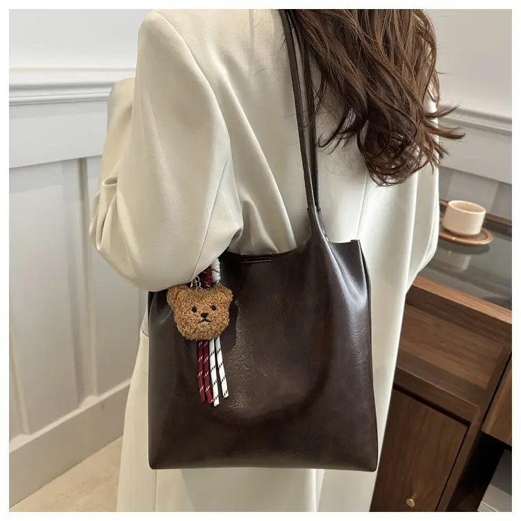 Black Leather Shoulder Bag for Women 2024 Winter — feature 13