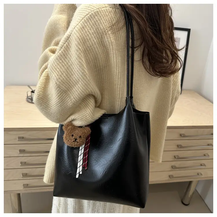 Black Leather Shoulder Bag for Women 2024 Winter — feature 17
