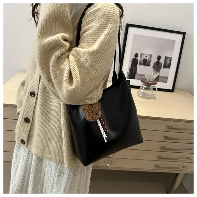 Black Leather Shoulder Bag for Women 2024 Winter — feature 18