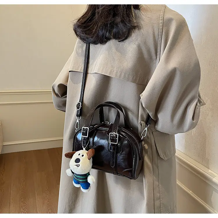 Trendy Women's Melard Shoulder Crossbody Bag with Cute Toy Hook — feature 23