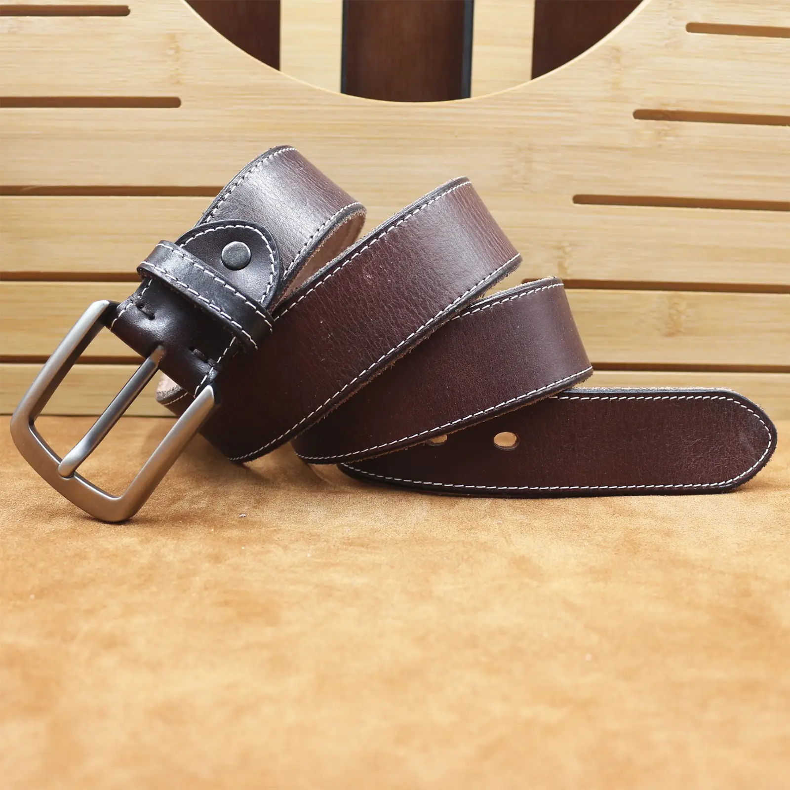 Men's Cowhide Belt with Retro Vegetable Buckle — feature 11