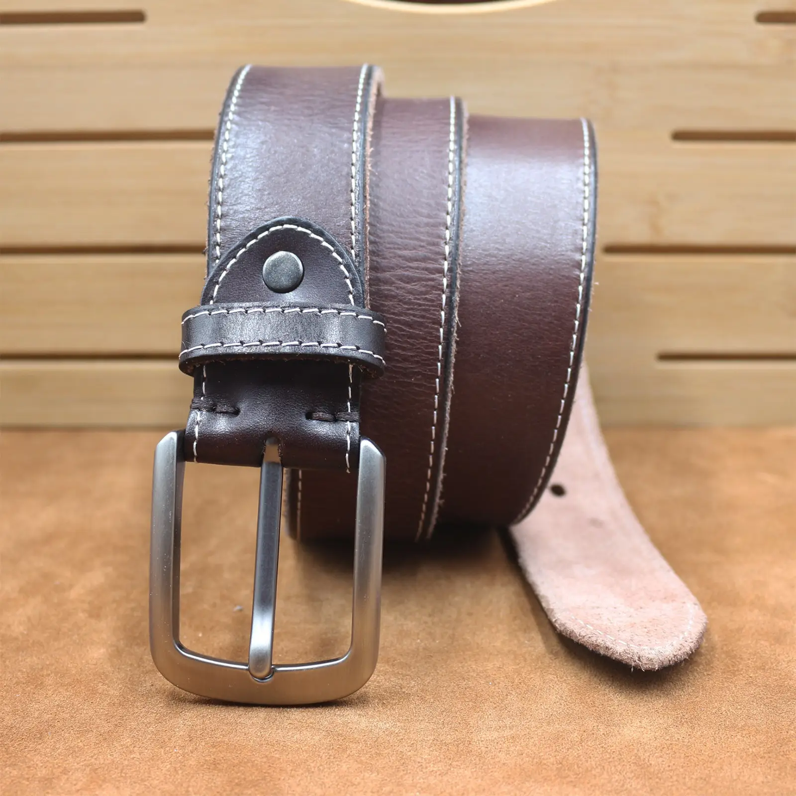 Men's Cowhide Belt with Retro Vegetable Buckle — feature 12
