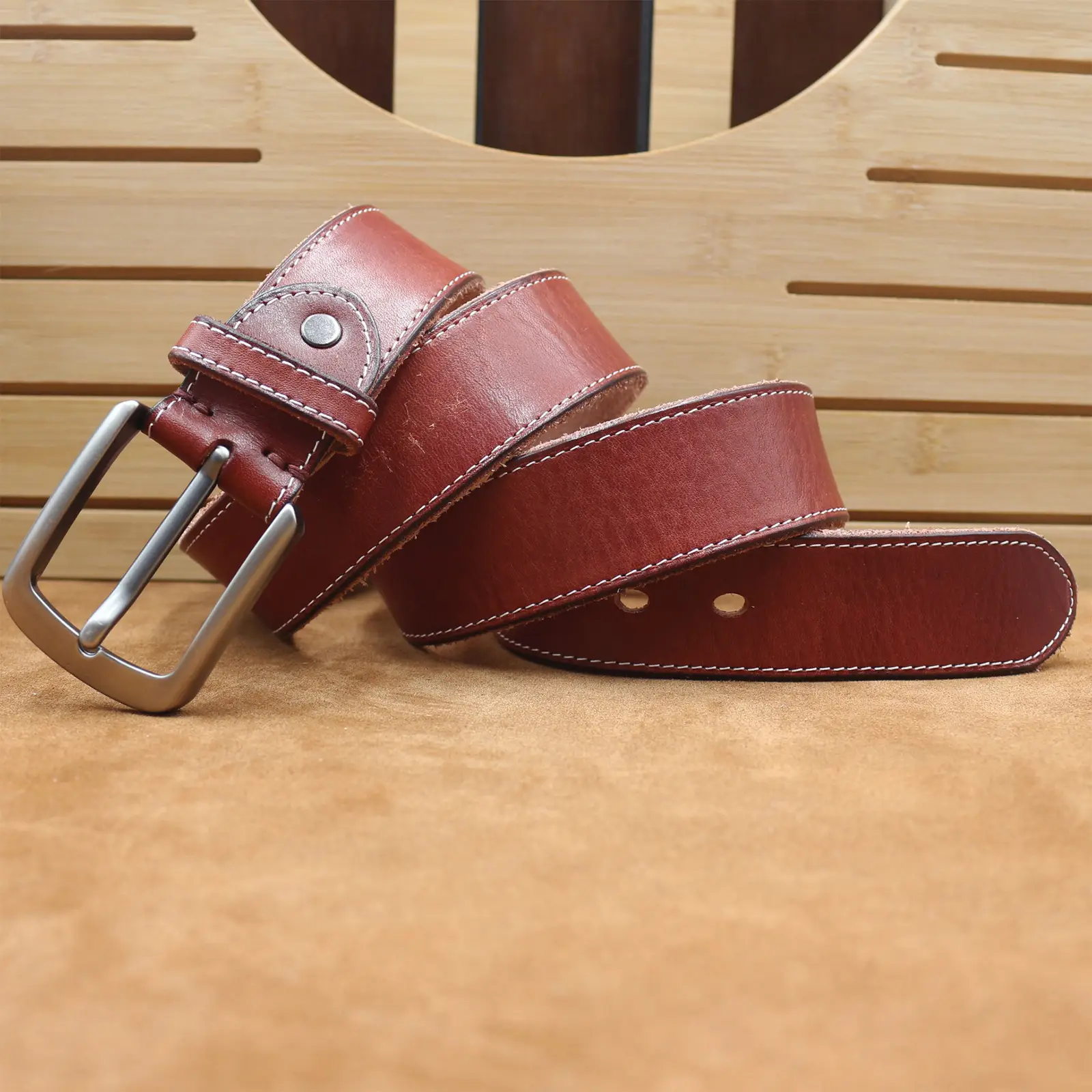 Men's Cowhide Belt with Retro Vegetable Buckle — feature 17