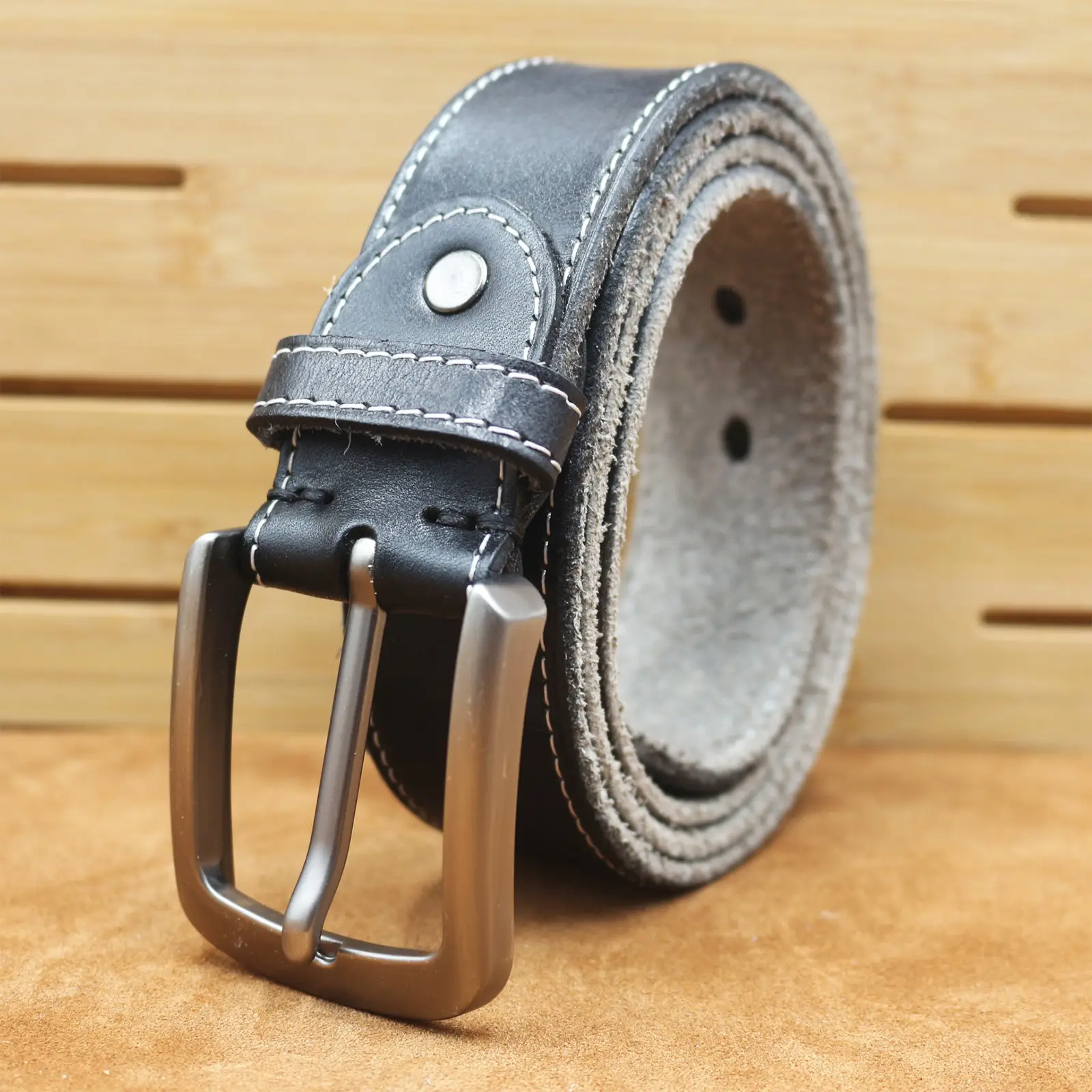Men's Cowhide Belt with Retro Vegetable Buckle — feature 4