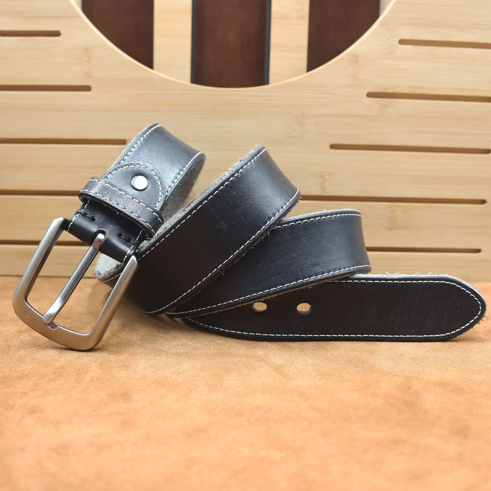Men's Cowhide Belt with Retro Vegetable Buckle — feature 5