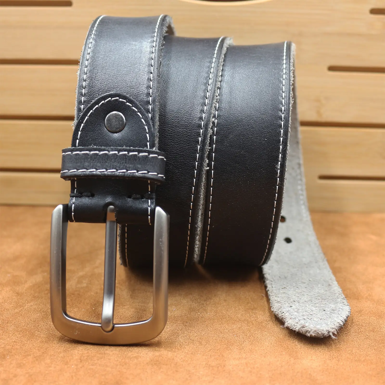 Men's Cowhide Belt with Retro Vegetable Buckle — feature 6