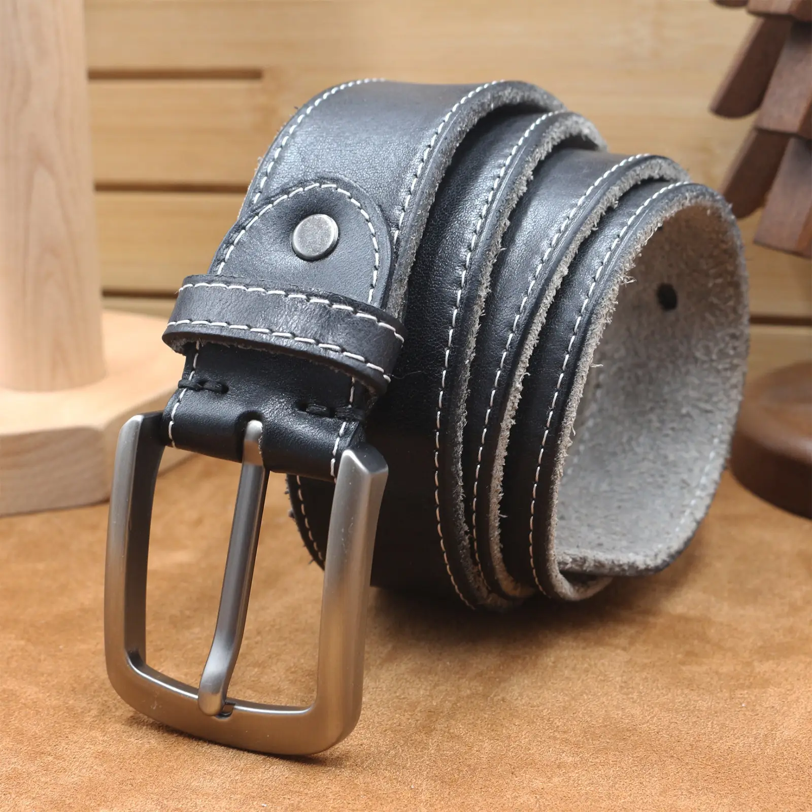 Men's Cowhide Belt with Retro Vegetable Buckle — feature 9