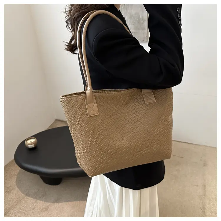 Women Woven Shoulder Bag Large Capacity Brown — feature 11