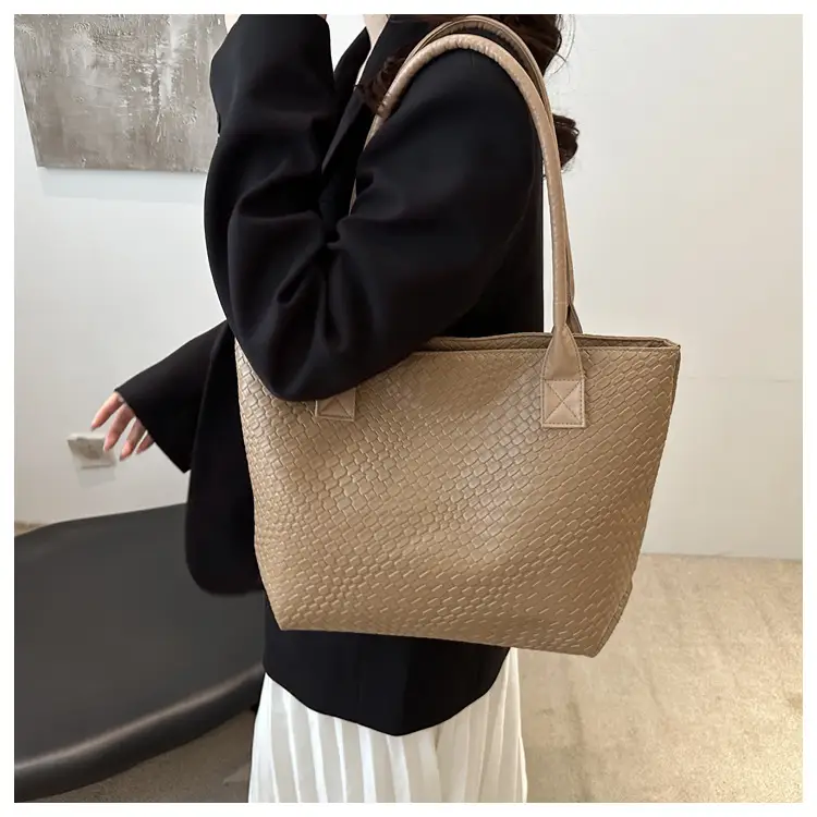 Women Woven Shoulder Bag Large Capacity Brown — feature 12