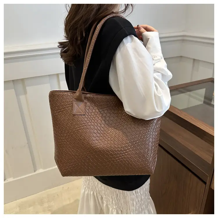 Women Woven Shoulder Bag Large Capacity Brown — feature 17