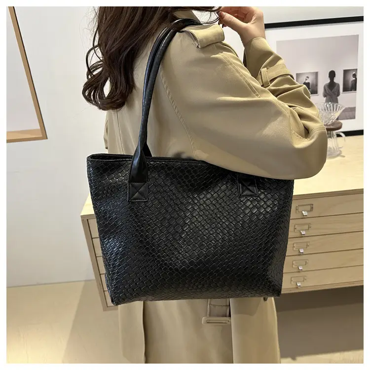 Women Woven Shoulder Bag Large Capacity Brown — feature 20