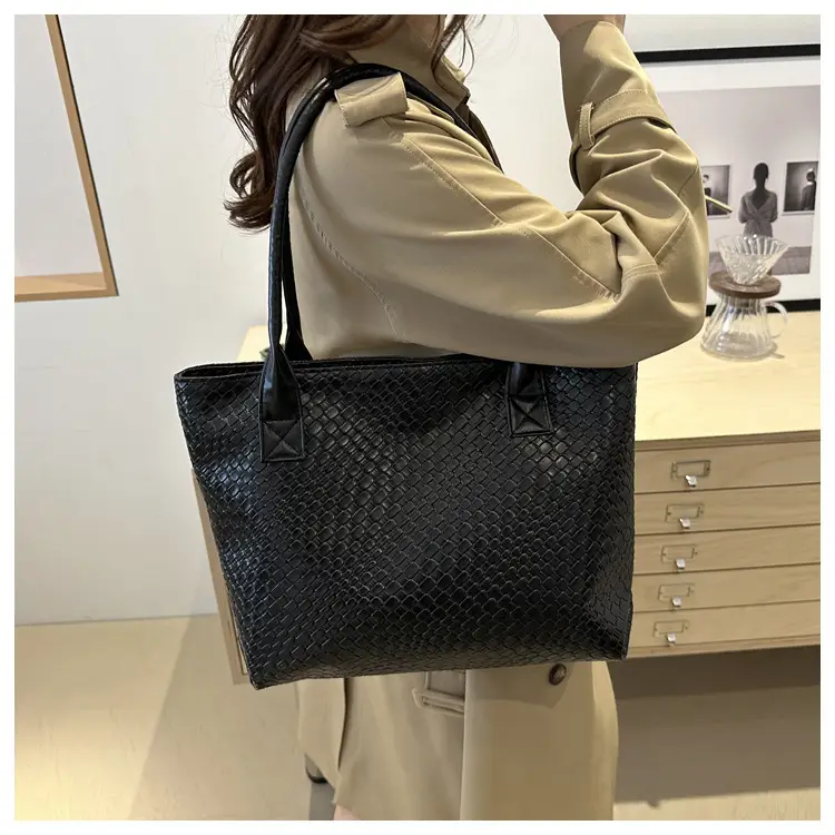Women Woven Shoulder Bag Large Capacity Brown — feature 21